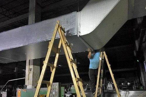 為何模具生產(chǎn)車間降溫?fù)Q氣，獨(dú)寵廣東合昌環(huán)保空調(diào)？